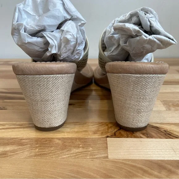 UGG wedge sandals cream tan wedges perfored slip on leather upper rubber sole 5 - Picture 3 of 15